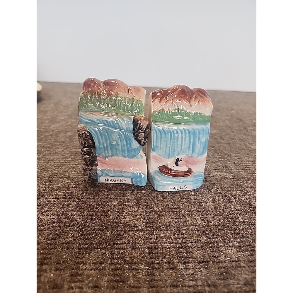 Salt & Pepper Shakers‎ Niagara Falls Made In Japan 4in Tall 2 1/2 in Wide
